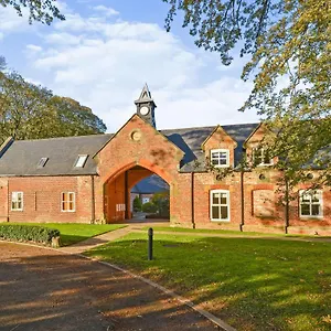 Grey Towers Stables 3 Bedroom Set In Private Grounds Holiday home