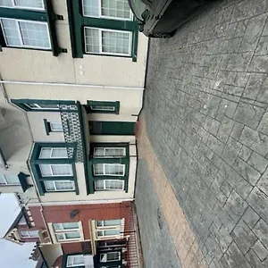 Single En-suite On Southfield Road Hostel