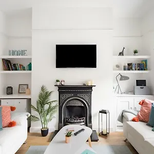 Secret Courtyard Within Walls Holiday home